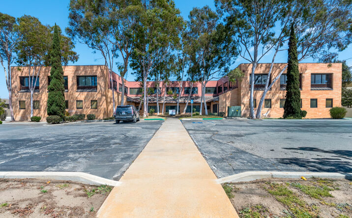 Pictures of Office property located at 1982-1984 Obispo Avenue, Signal Hill, CA 90755 for lease - image #1