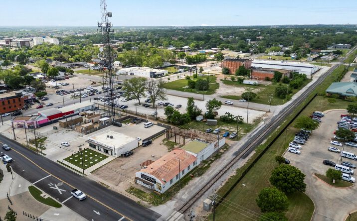 Pictures of Retail property located at 401 S 8th St, Waco, TX 76706 for lease - image #1
