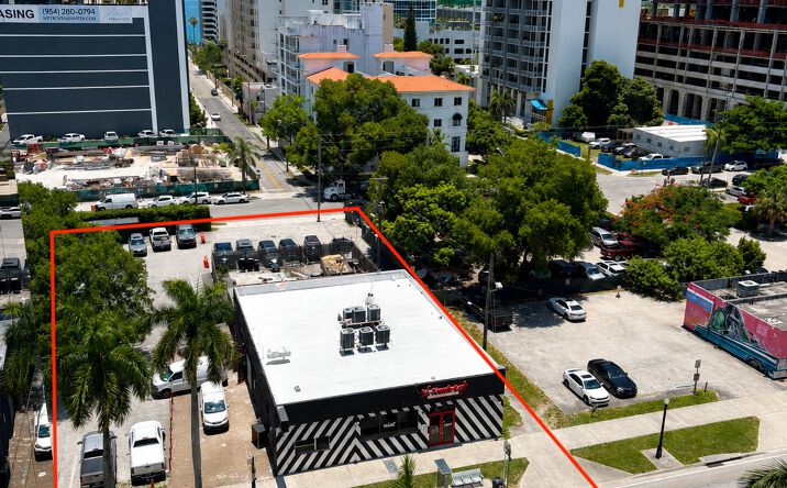 Pictures of Retail, Restaurant property located at 3023 BISCAYNE BLVD, MIAMI, FL 33137-4123 for lease - image #1