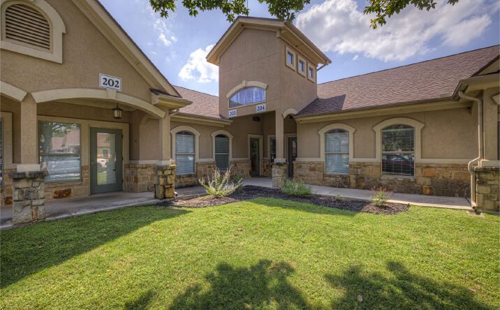 Pictures of Office property located at 1619 E. Common St., New Braunfels, TX 78130 for lease - image #1