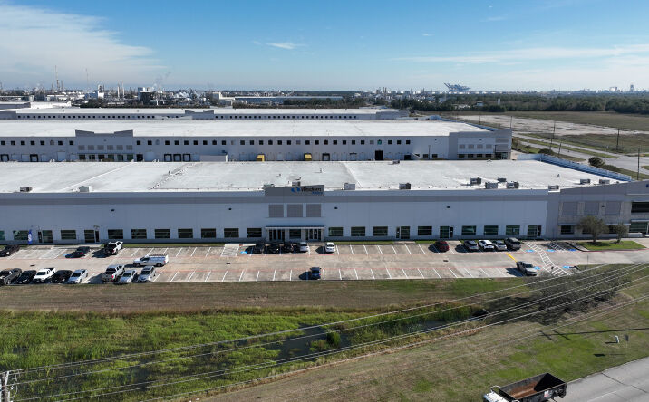 Pictures of Industrial property located at 9311 Bay Area Blvd, Pasadena, TX 77507 for lease - image #1