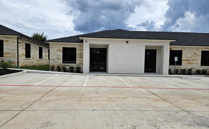 Pictures of Office property located at 625 Regal Row, Unit 601, Montgomery, TX 77316 for lease - image #1