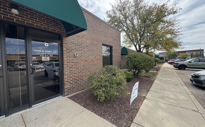 Pictures of Office, Retail property located at 34 N ISLAND Avenue G, Batavia, IL 60510 for lease - image #1