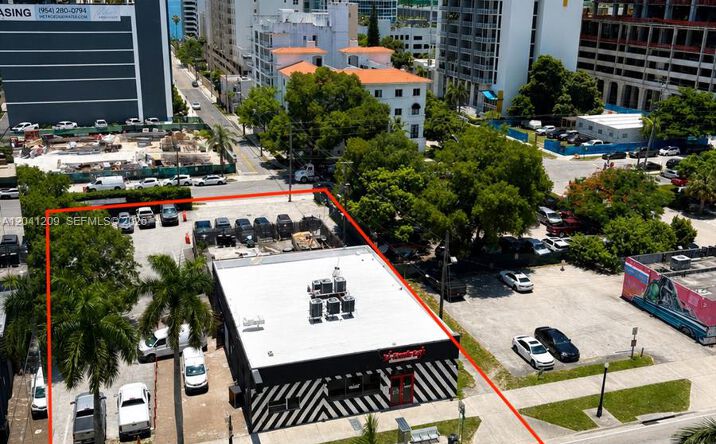 Pictures of Restaurant, Retail property located at 3023 Biscayne Blvd, Miami, FL 33137 for lease - image #1