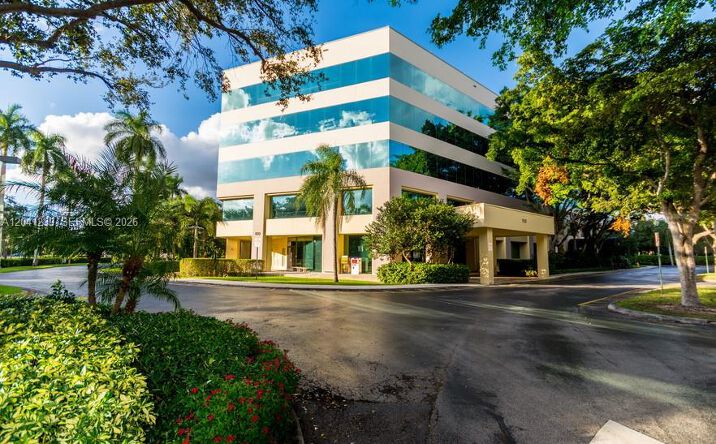 Pictures of Office property located at 150 S Pine Island Rd, Plantation, FL 33324 for lease - image #1