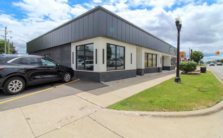 Pictures of Retail, Office property located at 24435 W WARREN ST, DEARBORN HEIGHTS, MI 48127-2223 for lease - image #1
