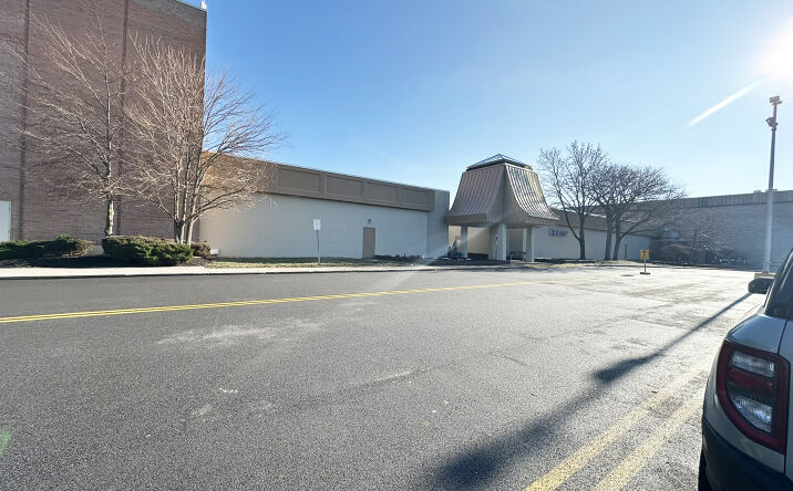 Pictures of Retail, Restaurant property located at Greece Ridge Center Drive, Rochester, NY 14626 for lease - image #1