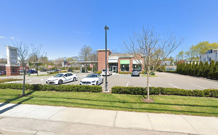 Pictures of Retail property located at 1941 Jericho Turnpike, Elwood, NY 11731 for lease - image #1