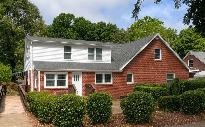Pictures of Office property located at 119 N Maxwell Av, Huntersville, NC 28078 for lease - image #1