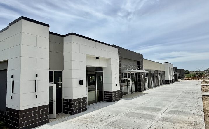 Pictures of Retail, Office, Restaurant property located at 17909 Manderson Street, Omaha, NE 68116 for lease - image #1