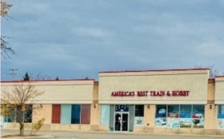 Pictures of Retail property located at 865 Maplewood Drive, Itasca, IL 60143 for lease - image #1