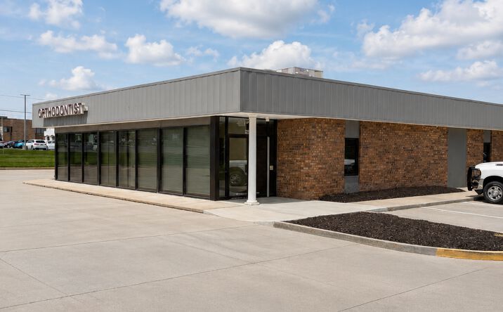 Pictures of Retail, Office property located at 8407 N Main Street, Kansas City, MO 64114 for lease - image #1