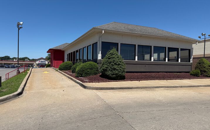 Pictures of Restaurant property located at 5 S Kingshighway, Cape Girardeau, MO 63703 for lease - image #1