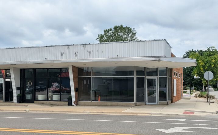 Pictures of Retail, Office, Restaurant property located at 1114 E OAKLAND AVE, BLOOMINGTON, IL 61701-5524 for lease - image #1