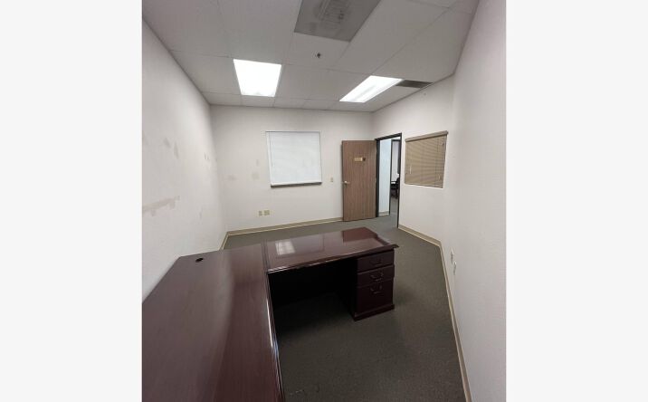 Pictures of Office property located at 174 S CORONADO DR, SIERRA VISTA, AZ 85635-6353 for lease - image #1