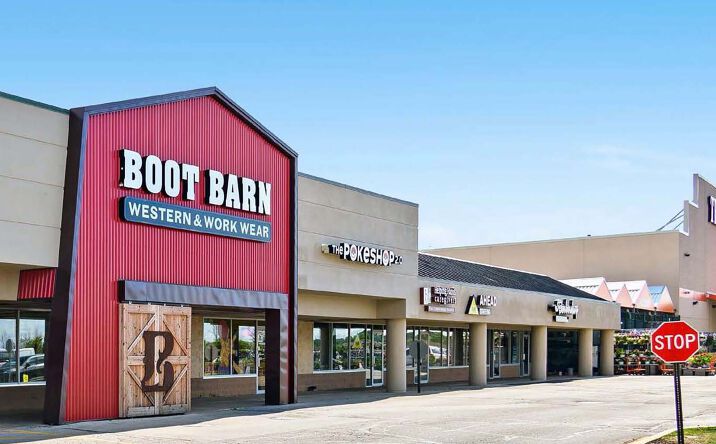 Pictures of Retail property located at 613-697 N Westhill Blvd, Appleton, WI 54914 for lease - image #1