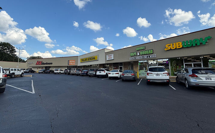 Pictures of Retail property located at 5143 Quince Rd, Memphis, TN 38117 for lease - image #1