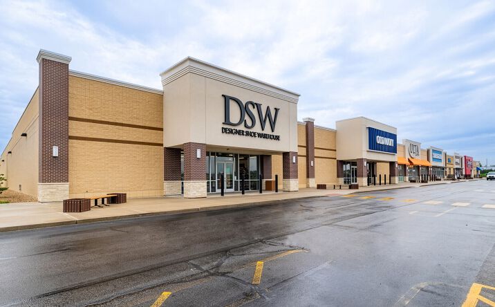 Pictures of Retail property located at 1740 SW Wanamaker Road, Topeka, KS 66604 for lease - image #1