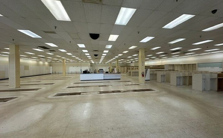 Pictures of Retail property located at 1920 N Henderson Street, Galesburg, IL 61401 for lease - image #1