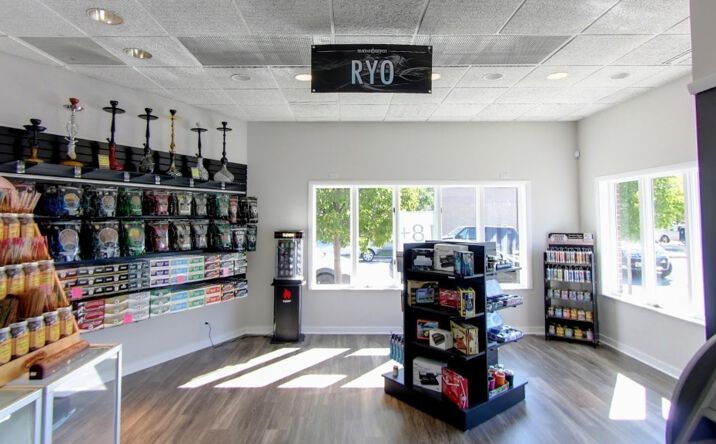 Pictures of Retail property located at 3350 DEVON Avenue, Lincolnwood, IL 60712 for lease - image #1