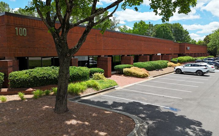 Pictures of Office, Industrial property located at 5600 Oakbrook Parkway, Norcross, GA 30093 for lease - image #1