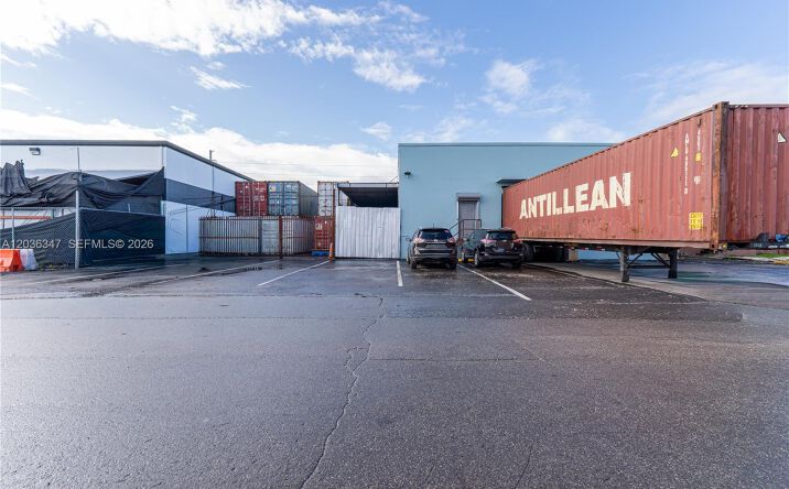 Pictures of Industrial property located at 3595 NW 54th St, Hialeah, FL 33142 for lease - image #1