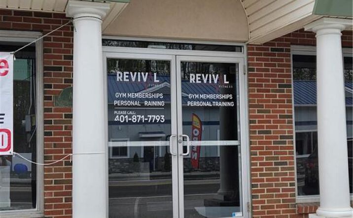 Pictures of Retail property located at 800 Oaklawn Avenue, Cranston, RI 02920 for lease - image #1