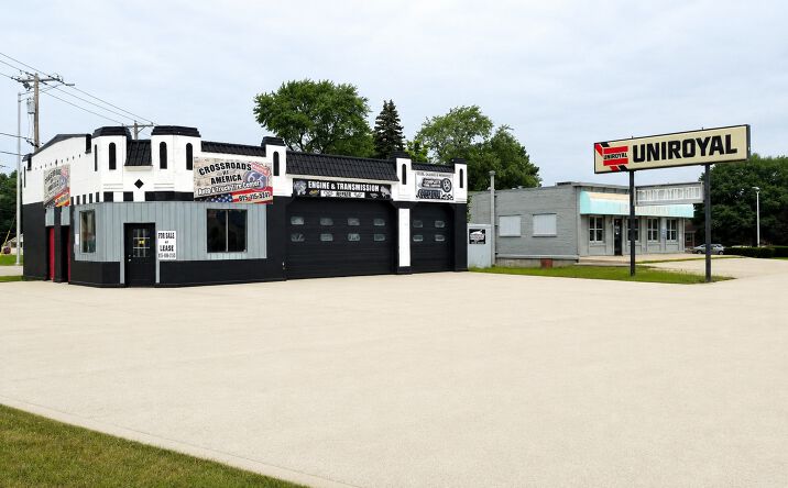 Pictures of Retail, Office, Restaurant property located at 100 N Washington St, Braidwood, IL 60408 for lease - image #1