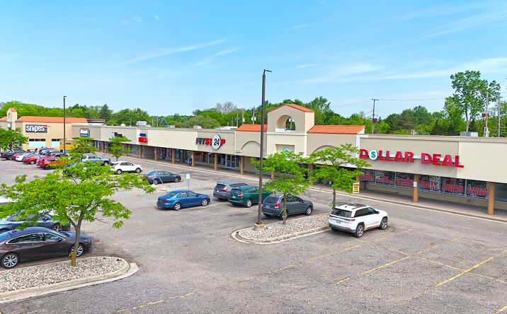 Pictures of Retail, Restaurant property located at 4002 West Saginaw Highway, Lansing, MI 48917 for lease - image #1