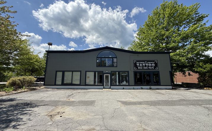 Pictures of Retail, Office, Restaurant property located at 698 PUTNEY RD, BRATTLEBORO, VT 05301 for lease - image #1