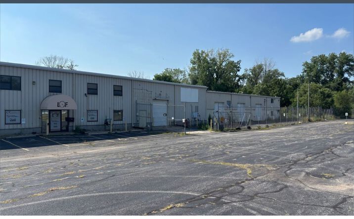 Pictures of Industrial property located at 1739 Cassopolis St., Elkhart, IN 46514 for lease - image #1