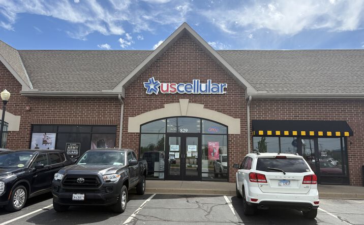 Pictures of Retail, Office property located at 829 West Camp Street, East Peoria, IL 61611 for lease - image #1