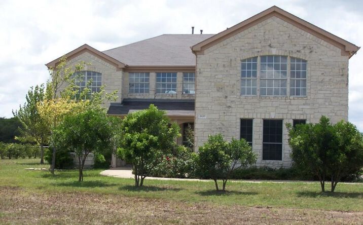 Pictures of Office, Land property located at 1620 RED BUD LN, ROUND ROCK, TX 78664 for lease - image #1