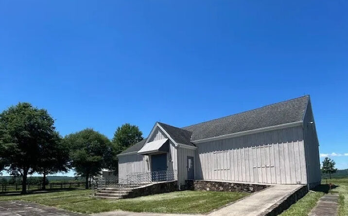 Pictures of Retail property located at 42692 Lucketts Road, Leesburg, VA 20176 for lease - image #1