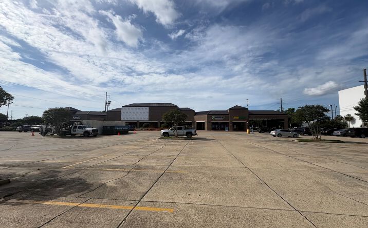 Pictures of Retail property located at 211 Veterans Boulevard, Metairie, LA 70005 for lease - image #1