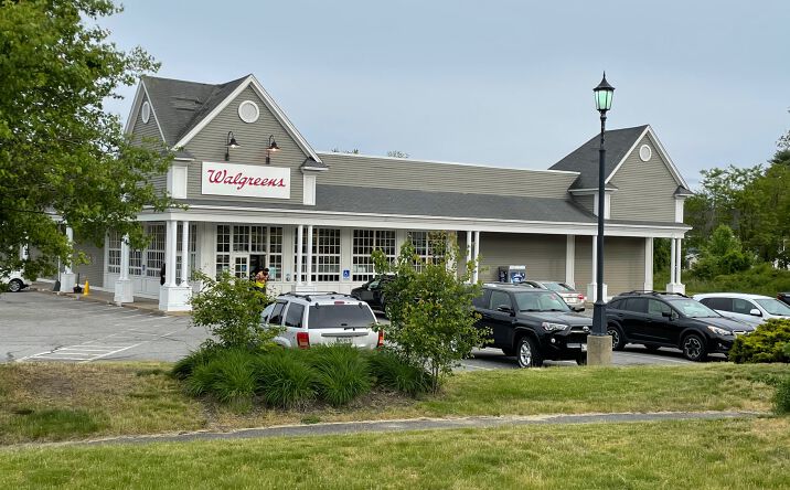 Pictures of Retail property located at 461 MAIN ST, SACO, ME 04072 for lease - image #1