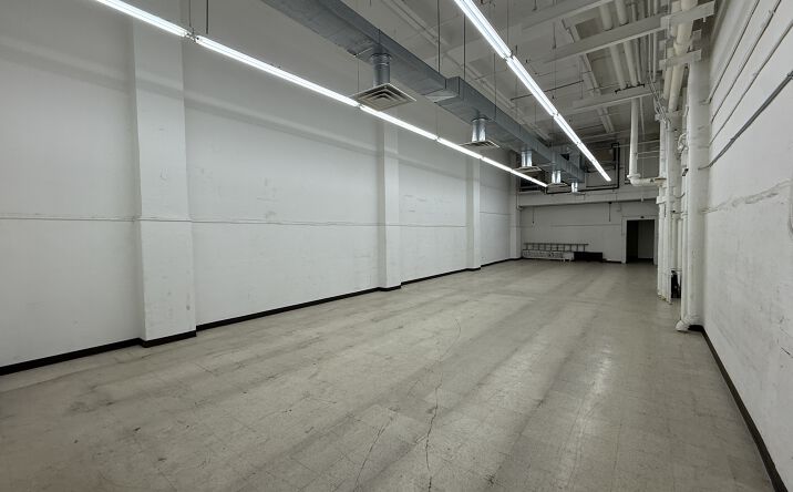 Pictures of Retail, Restaurant property located at 3 West 31st Street, New York, NY 10001 for lease - image #1