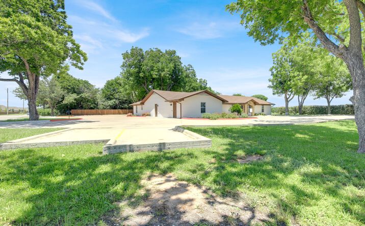 Pictures of Office property located at 404 CARLOS G PARKER BLVD NW, TAYLOR, TX 76574 for lease - image #1