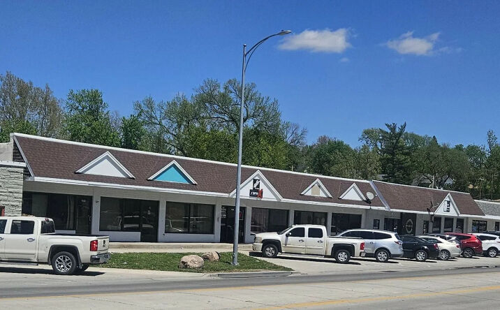Pictures of Retail, Office property located at 7002-22 Maple St, Omaha, NE 68104 for lease - image #1