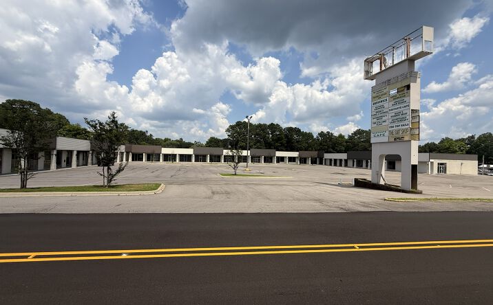 Pictures of Retail, Office, Restaurant property located at 1629 Center Point Parkway, Center Point, AL 35215 for lease - image #1