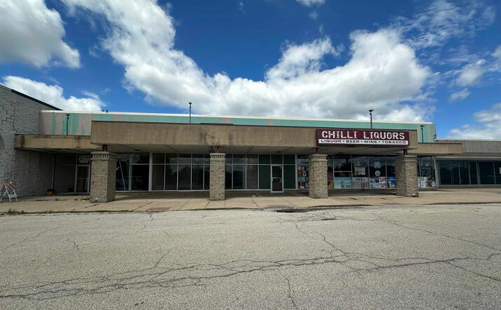 Pictures of Retail, Office, Restaurant property located at 322 S Plaza Drive, Chillicothe, IL 61523 for lease - image #1