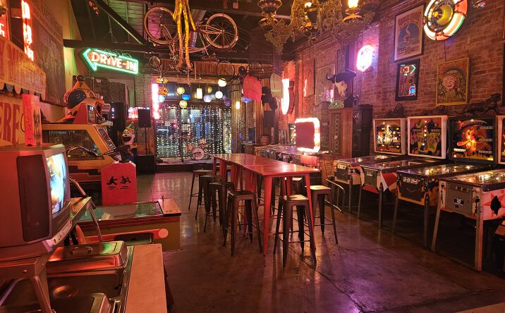 Pictures of Retail, Restaurant property located at 1553 North Cahuenga Boulevard, Los Angeles, CA 90028 for lease - image #1