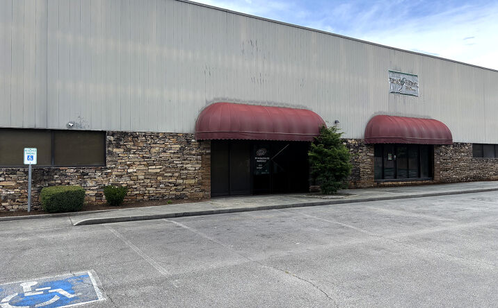 Pictures of Industrial property located at 2847 JOHN DEERE DR, KNOXVILLE, TN 37917-4864 for lease - image #1