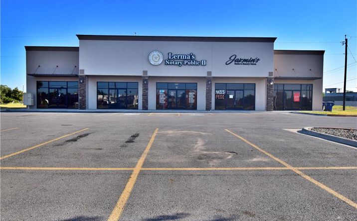 Pictures of Retail, Office, Restaurant property located at 522 E Business 83 Street # B, Donna, TX 78537 for lease - image #1