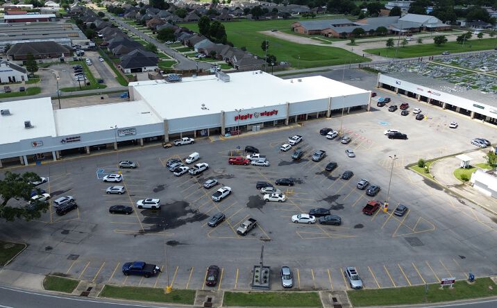 Pictures of Retail property located at 5525 Cameron Street, Scott, LA 70583 for lease - image #1