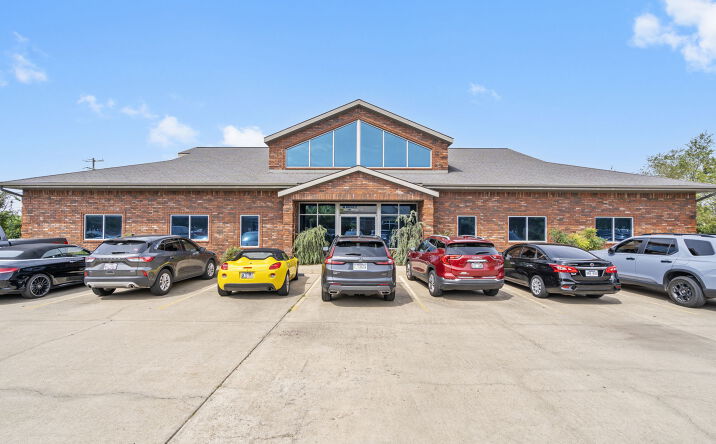 Pictures of Office property located at 2964 W HUNTSVILLE AVE, SPRINGDALE, AR 72762-7726 for lease - image #1
