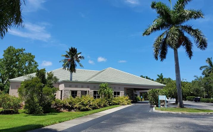 Pictures of Retail, Office property located at 5601 21st Avenue West, Bradenton, FL 34209 for lease - image #1