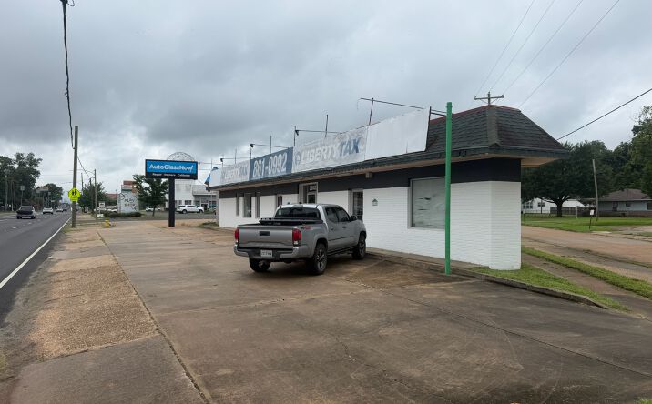 Pictures of Retail, Office property located at 3910 Youree Drive, Shreveport, LA 71105 for lease - image #1