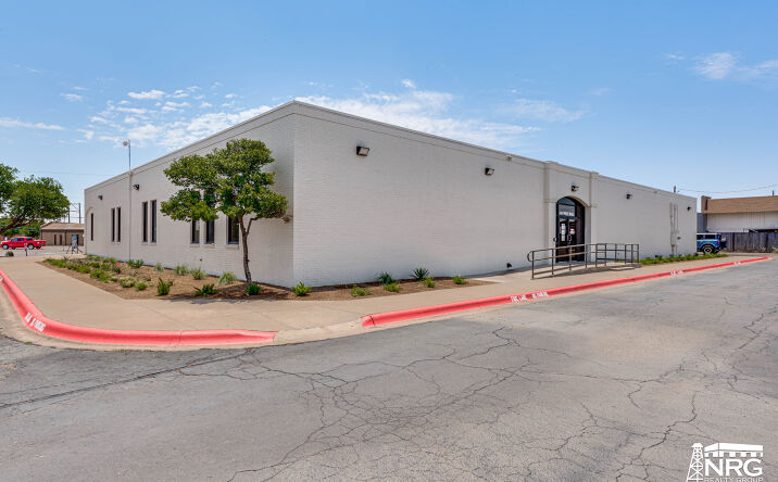 Pictures of Office property located at 2402 W Wall St, Midland, TX 79701 for lease - image #1
