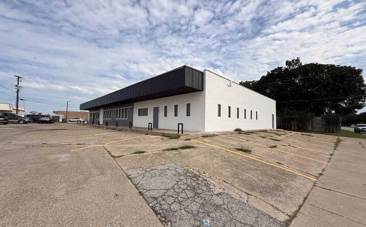 Pictures of Restaurant property located at 612 Michael Drive, Everman, TX 76140 for lease - image #1
